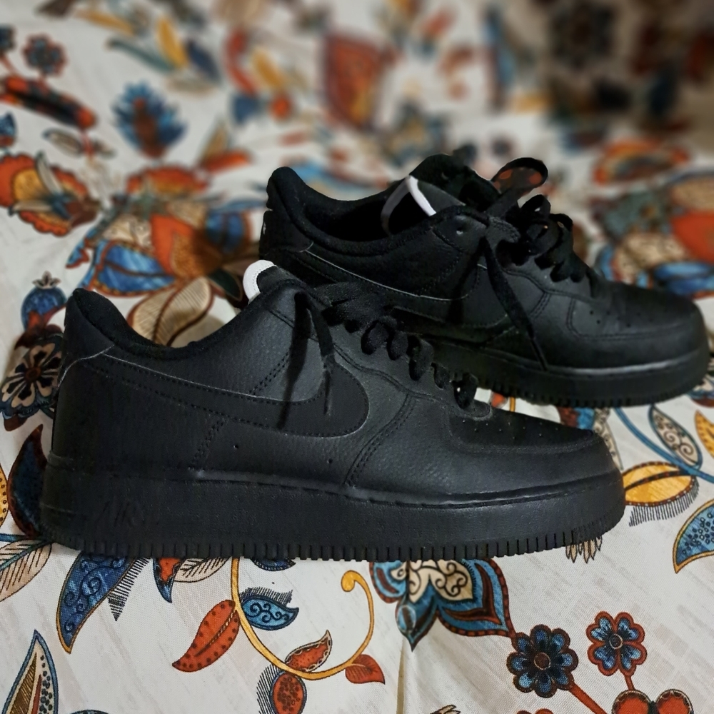 Nike Air Force 1 LowTriple Black (White Tongue)